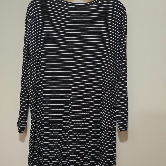 Women's 24/7 Tunic by Maurices, XXL Barely worn - Picture 2 of 3